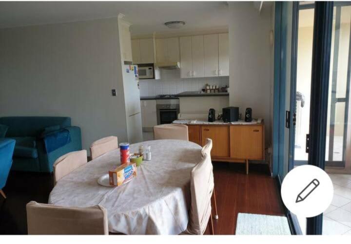 Apartment Furnished 3b/r Unit For Rent With Tennis Courts, Jaccuzi And Pool *