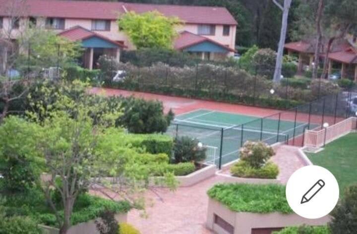 Apartment Furnished 3b/r Unit For Rent With Tennis Courts, Jaccuzi And Pool